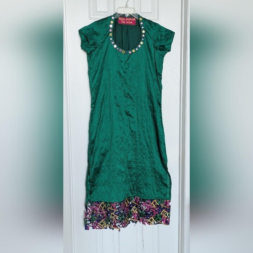 Traditional Maxi Dress/Gown w/Colorful Cut-Out Hem & Neckline Embellishments